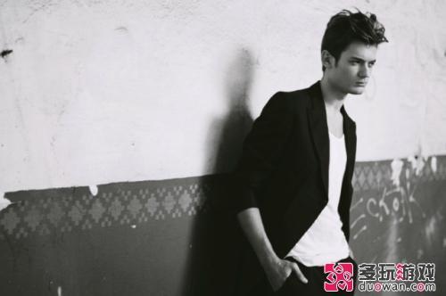 时尚与专业完美融合 博瑞CJ红毯展台Model出镜