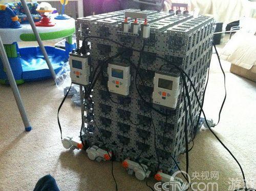 国外玩家自制全球首部乐高电动轮椅