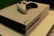 典雅美观 微软白色主题Xbox One零售版真机照