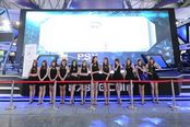 ChinaJoy87870展台前不可错过的长腿美眉