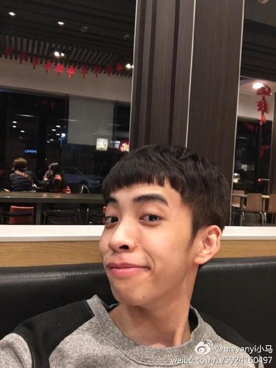 LOL國服第一多值錢？ 去年月薪五千現(xiàn)在年薪百萬