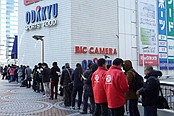 日本玩家疯抢Switch：店前排长龙 首日8点已售罄