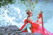 《少年三国志》美女玩家成网红，大小乔采茶照美呆路人