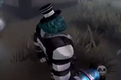 第五人格：最强小丑，蛇皮走位秒杀3空军