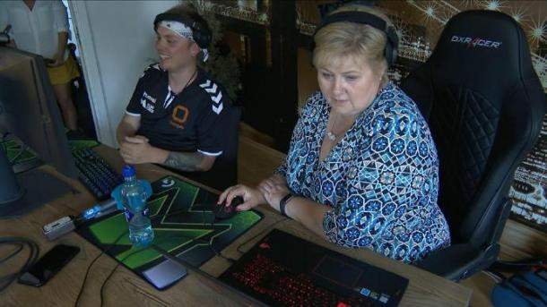 挪威女首相接受玩家挑战玩《堡垒之夜》称能学东西