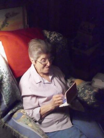 沉迷《动物之森》的87岁硬核老奶奶收到众筹的Switch 