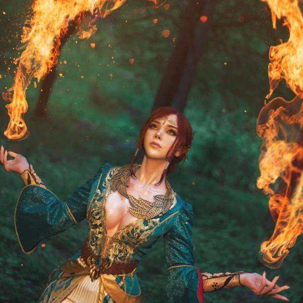 美女Cos《巫師3》特莉絲美圖 性感火辣美艷無雙
