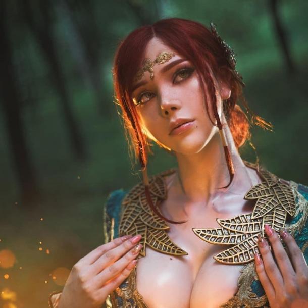 美女Cos《巫師3》特莉絲美圖 性感火辣美艷無雙
