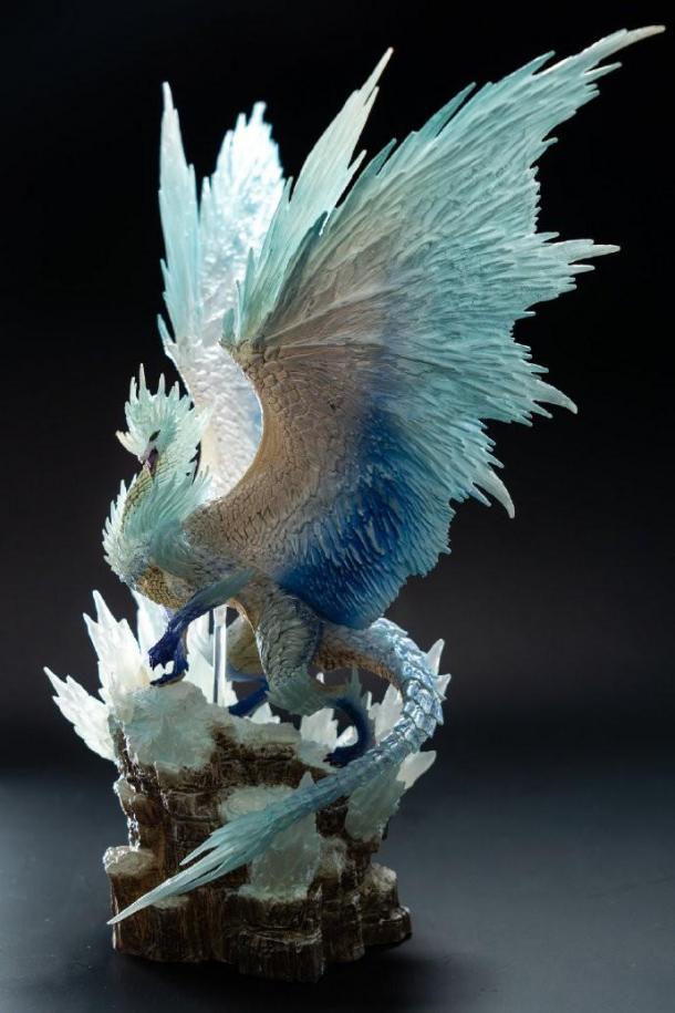 《怪物獵人世界：冰原》典藏版冰咒龍模型 王者風(fēng)范盡顯