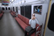 8号站台四个大叔车厢通过方法攻略分享