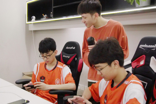 刀锋电竞联合LGD大鹅进行青训选拔，光羽计划得到认可！