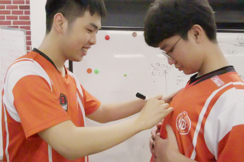 刀锋电竞联合LGD大鹅进行青训选拔，光羽计划得到认可！